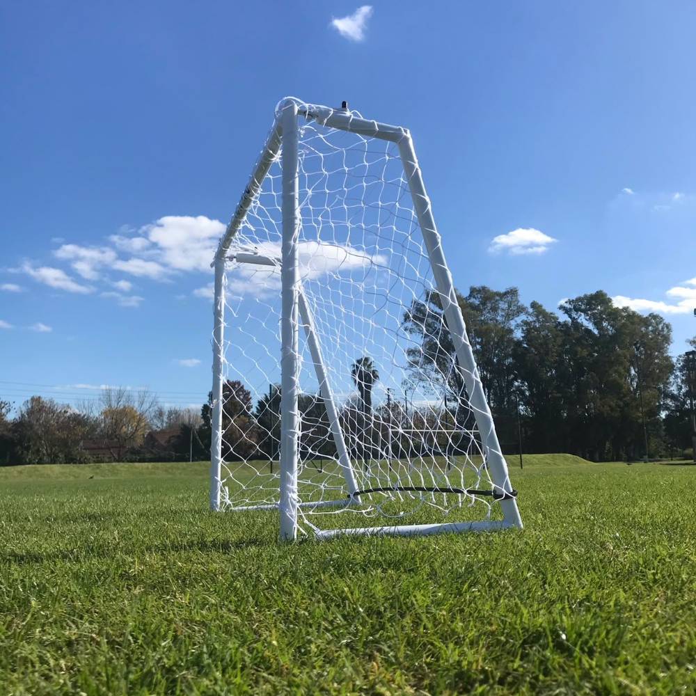 Perfil reforzado y red tensada — firme en cancha abierta