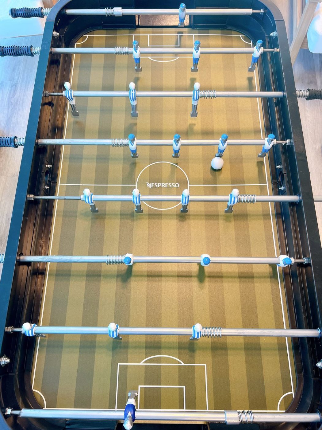 Metegol branded para Nespresso — piso y muñecos personalizados